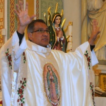 Monsignor Jorge with the beautiful vestment